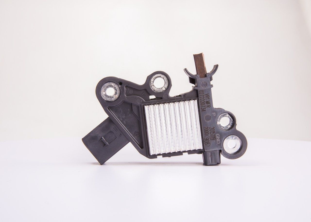 BOSCH 0 272 220 734 - Generatorregler