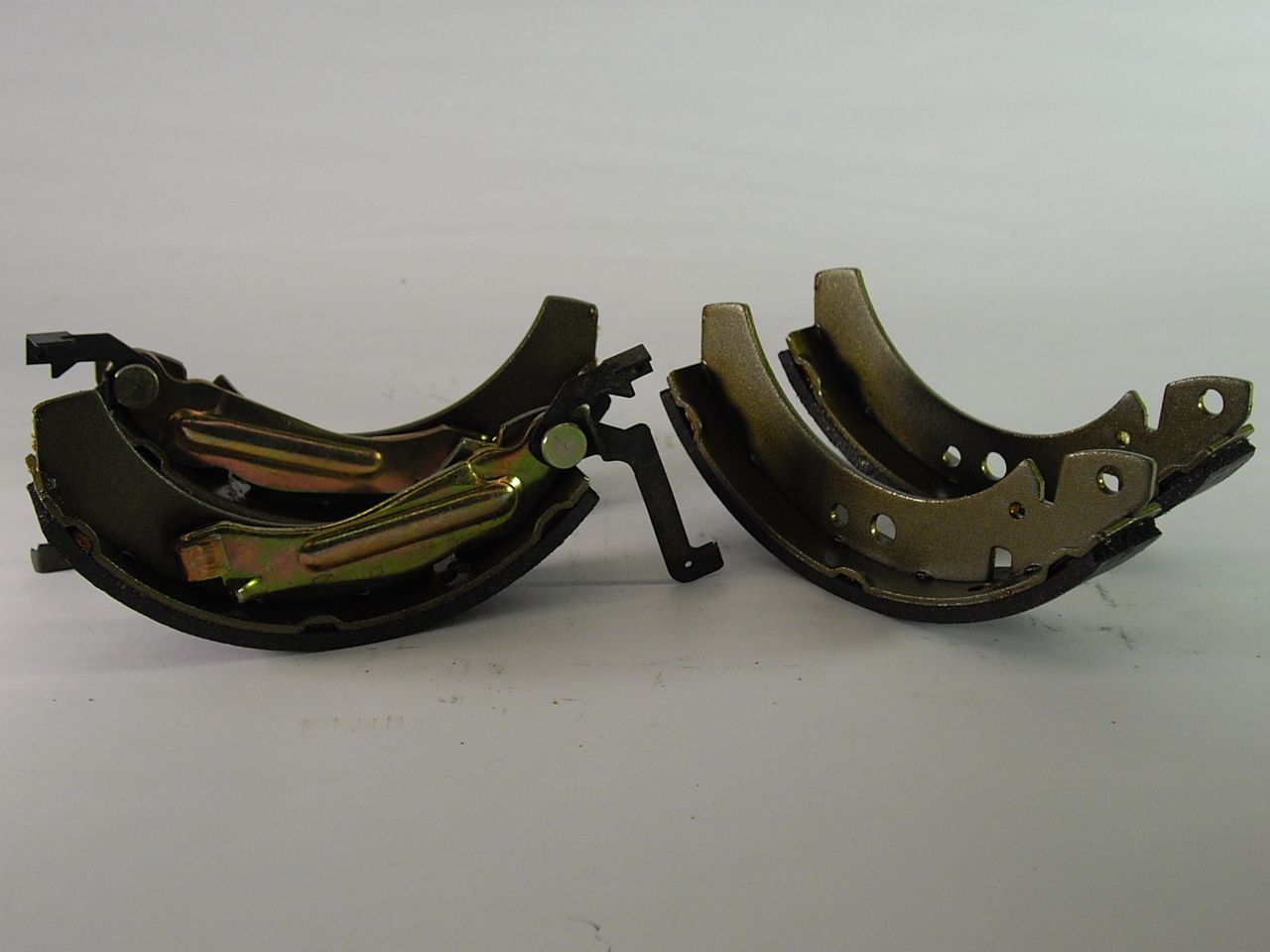BOSCH 0 986 487 311 - Bremsbackensatz