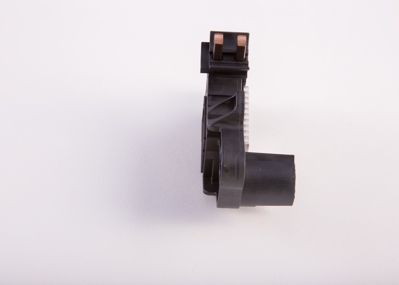 BOSCH 0 272 220 733 - Generatorregler