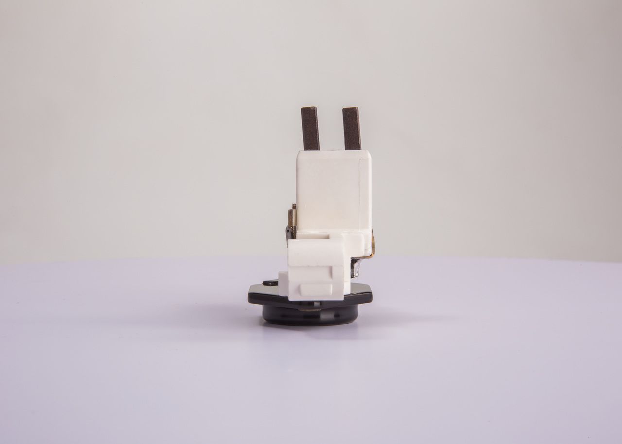 BOSCH 1 197 311 242 - Generatorregler