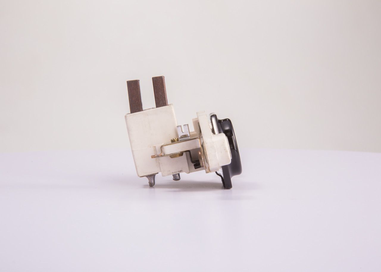 BOSCH 1 197 311 028 - Generatorregler