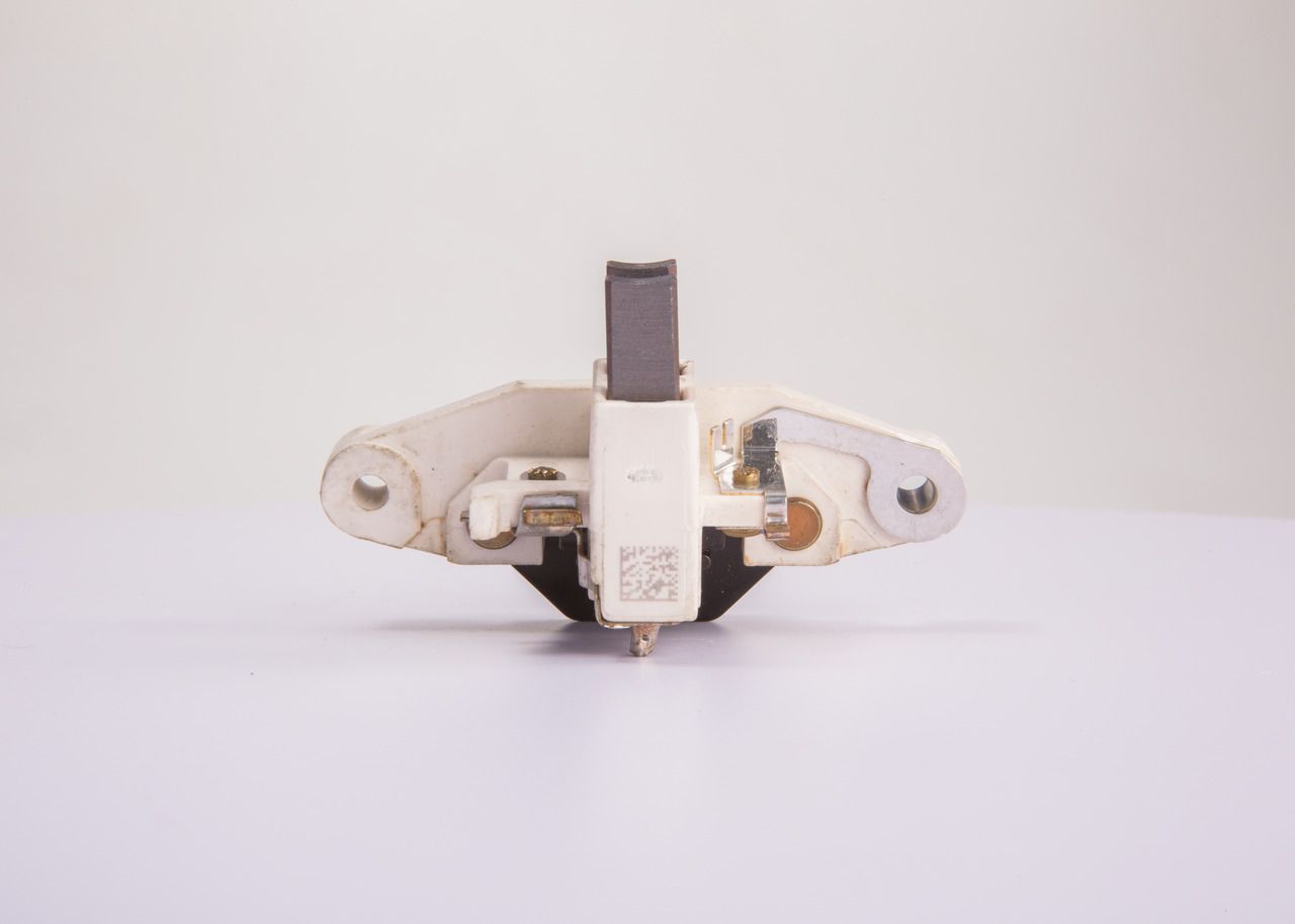 BOSCH 1 197 311 028 - Generatorregler