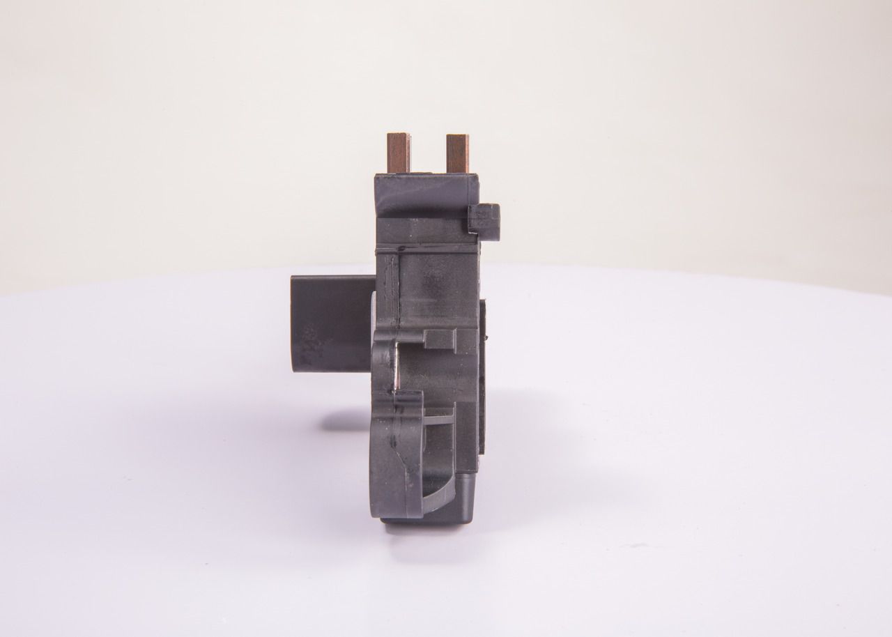 BOSCH 0 272 220 731 - Generatorregler