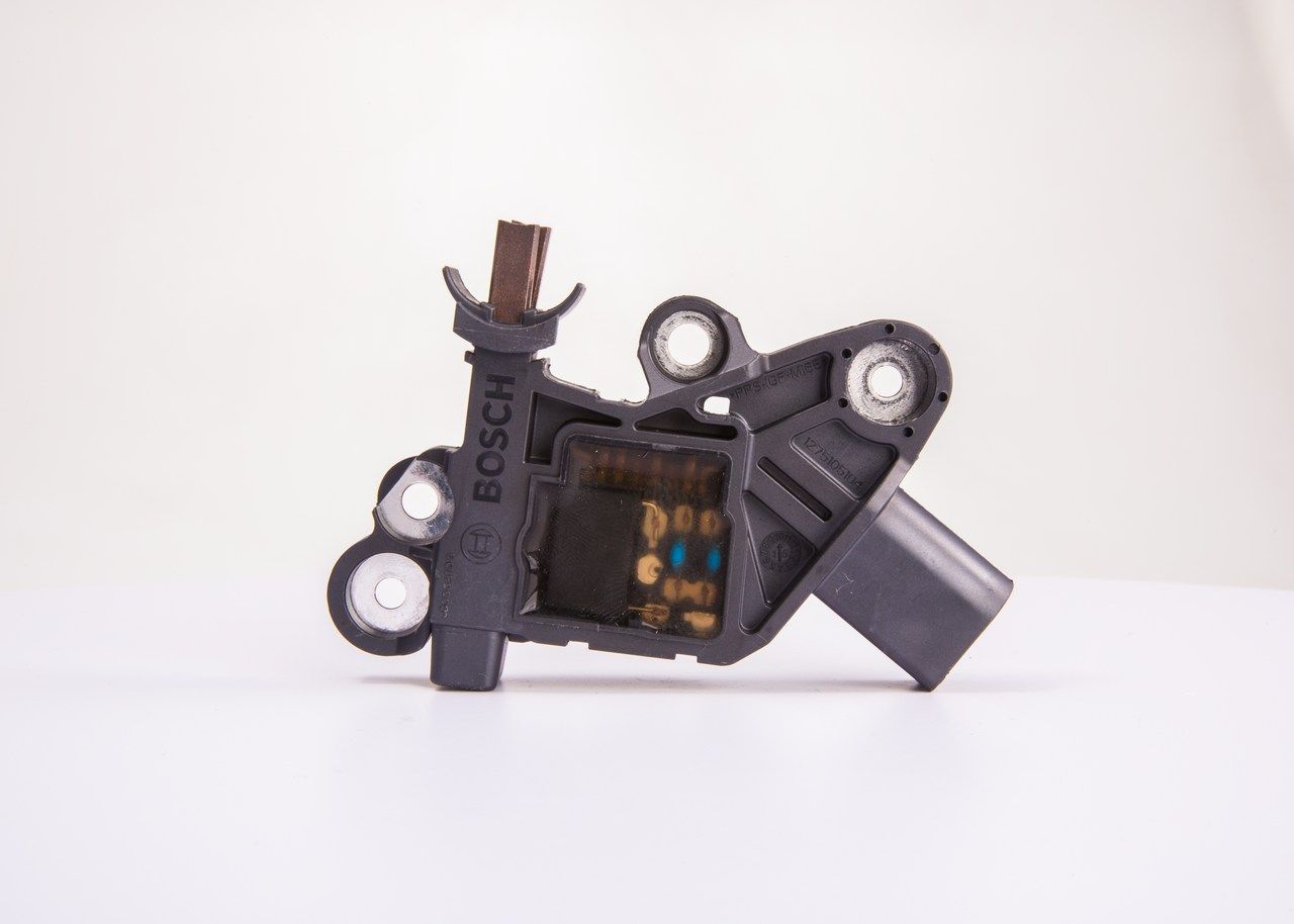 BOSCH 0 272 220 734 - Generatorregler