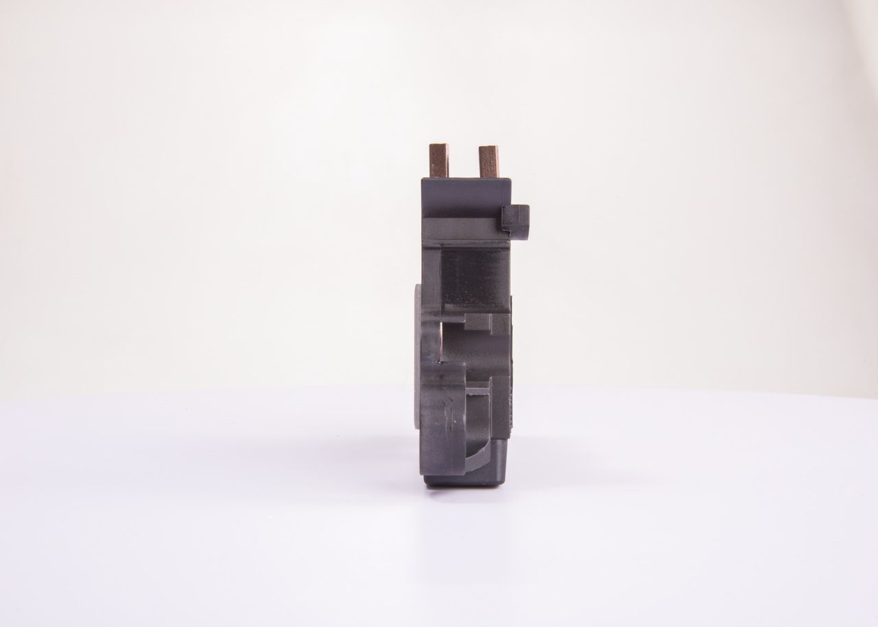 BOSCH 0 272 220 734 - Generatorregler